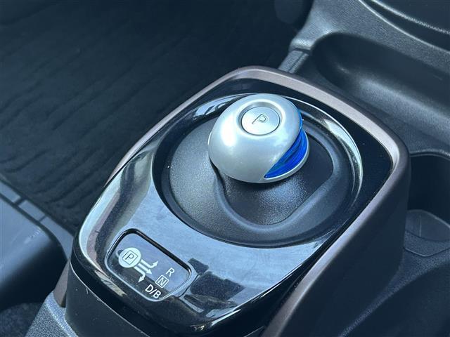 ノート ｅ－パワー　メダリスト　純正メモリナビ（ＣＤ／ＤＶＤ／ＳＤ／Ｂｌｕｅｔｏｏｔｈ／ＵＳＢ／ＭＳＶ／ｉＰｏｄ）フルセグテレビ　アラウンドビューモニター　スマートルームミラー　インテリジェントエマージェンシーブレーキ（12枚目）