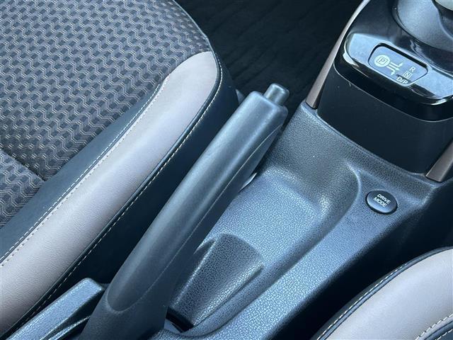 ノート ｅ－パワー　メダリスト　純正メモリナビ（ＣＤ／ＤＶＤ／ＳＤ／Ｂｌｕｅｔｏｏｔｈ／ＵＳＢ／ＭＳＶ／ｉＰｏｄ）フルセグテレビ　アラウンドビューモニター　スマートルームミラー　インテリジェントエマージェンシーブレーキ（13枚目）