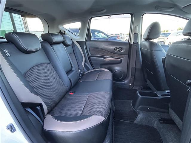 ノート ｅ－パワー　メダリスト　純正メモリナビ（ＣＤ／ＤＶＤ／ＳＤ／Ｂｌｕｅｔｏｏｔｈ／ＵＳＢ／ＭＳＶ／ｉＰｏｄ）フルセグテレビ　アラウンドビューモニター　スマートルームミラー　インテリジェントエマージェンシーブレーキ（19枚目）