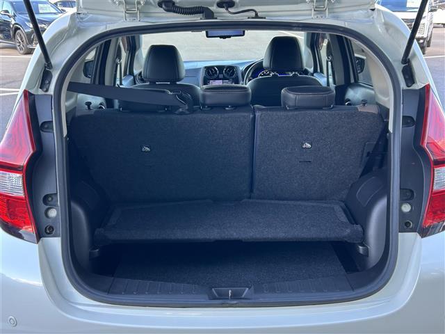 ノート ｅ－パワー　メダリスト　純正メモリナビ（ＣＤ／ＤＶＤ／ＳＤ／Ｂｌｕｅｔｏｏｔｈ／ＵＳＢ／ＭＳＶ／ｉＰｏｄ）フルセグテレビ　アラウンドビューモニター　スマートルームミラー　インテリジェントエマージェンシーブレーキ（21枚目）