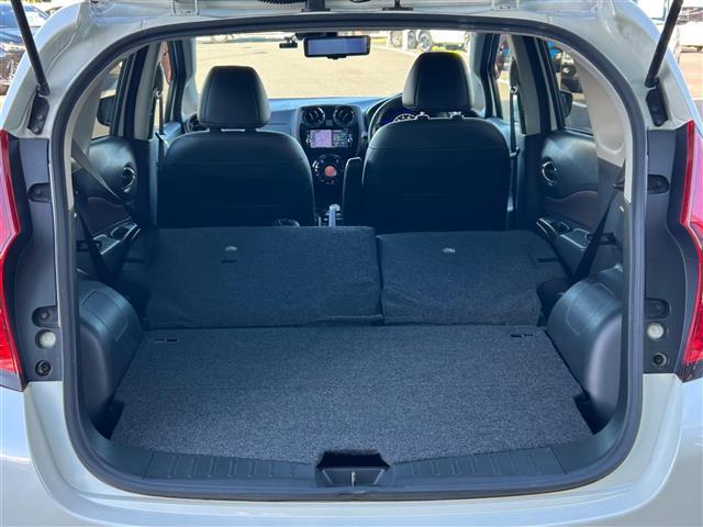 ノート ｅ－パワー　メダリスト　純正メモリナビ（ＣＤ／ＤＶＤ／ＳＤ／Ｂｌｕｅｔｏｏｔｈ／ＵＳＢ／ＭＳＶ／ｉＰｏｄ）フルセグテレビ　アラウンドビューモニター　スマートルームミラー　インテリジェントエマージェンシーブレーキ（22枚目）