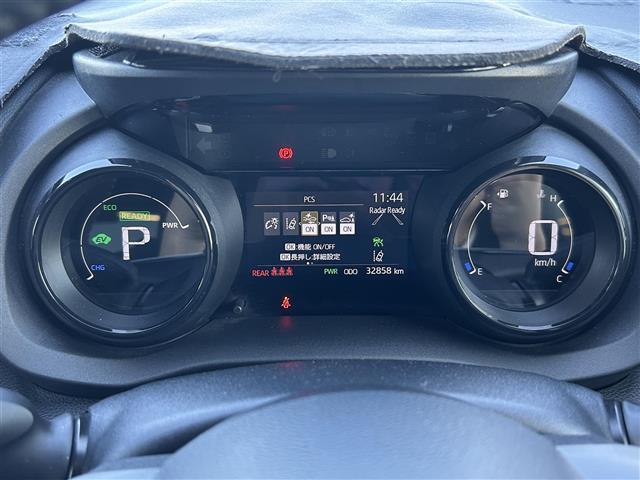 ヤリス ハイブリッドＺ　純正８インチディスプレイオーディオ／ＧＲエアロ／バックカメラ／ＥＴＣ２．０／前後ドラレコ／ステアリングスイッチ／シートヒーター／電動格納ミラー／ドライブモード／ＥＶモード（5枚目）