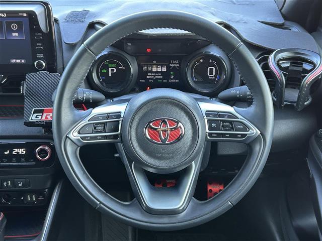 ヤリス ハイブリッドＺ　純正８インチディスプレイオーディオ／ＧＲエアロ／バックカメラ／ＥＴＣ２．０／前後ドラレコ／ステアリングスイッチ／シートヒーター／電動格納ミラー／ドライブモード／ＥＶモード（6枚目）