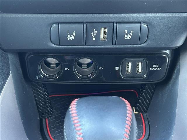 ヤリス ハイブリッドＺ　純正８インチディスプレイオーディオ／ＧＲエアロ／バックカメラ／ＥＴＣ２．０／前後ドラレコ／ステアリングスイッチ／シートヒーター／電動格納ミラー／ドライブモード／ＥＶモード（12枚目）