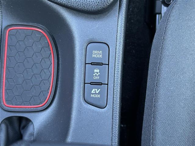 ヤリス ハイブリッドＺ　純正８インチディスプレイオーディオ／ＧＲエアロ／バックカメラ／ＥＴＣ２．０／前後ドラレコ／ステアリングスイッチ／シートヒーター／電動格納ミラー／ドライブモード／ＥＶモード（14枚目）