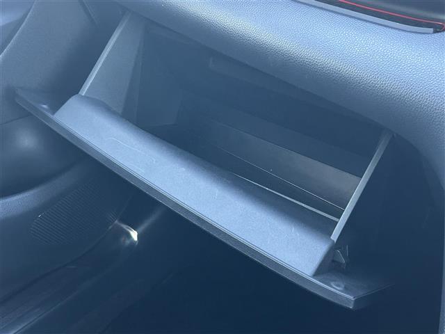 ヤリス ハイブリッドＺ　純正８インチディスプレイオーディオ／ＧＲエアロ／バックカメラ／ＥＴＣ２．０／前後ドラレコ／ステアリングスイッチ／シートヒーター／電動格納ミラー／ドライブモード／ＥＶモード（16枚目）