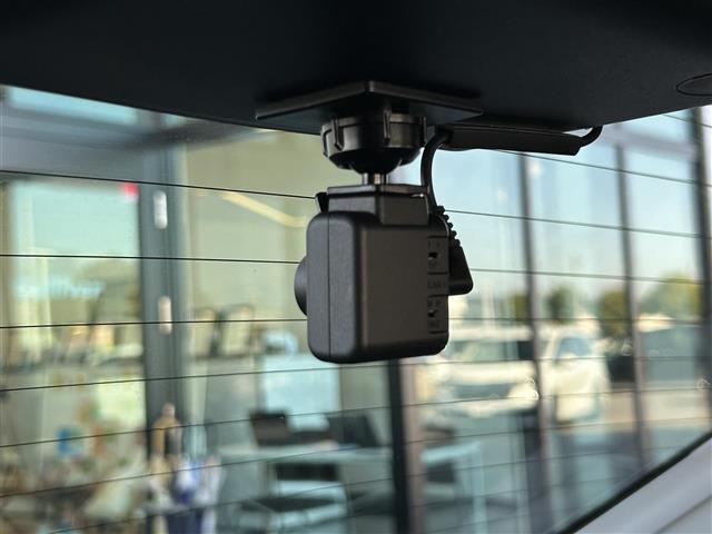 ヤリス ハイブリッドＺ　純正８インチディスプレイオーディオ／ＧＲエアロ／バックカメラ／ＥＴＣ２．０／前後ドラレコ／ステアリングスイッチ／シートヒーター／電動格納ミラー／ドライブモード／ＥＶモード（18枚目）