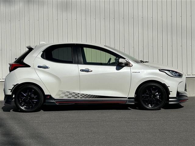 ヤリス ハイブリッドＺ　純正８インチディスプレイオーディオ／ＧＲエアロ／バックカメラ／ＥＴＣ２．０／前後ドラレコ／ステアリングスイッチ／シートヒーター／電動格納ミラー／ドライブモード／ＥＶモード（25枚目）