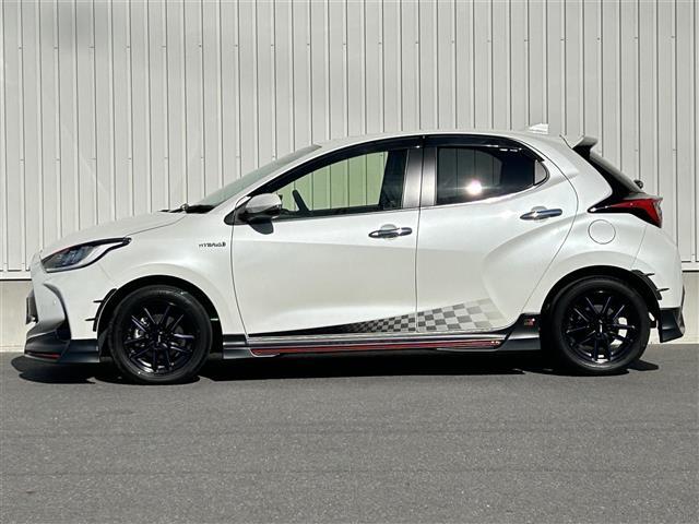 ヤリス ハイブリッドＺ　純正８インチディスプレイオーディオ／ＧＲエアロ／バックカメラ／ＥＴＣ２．０／前後ドラレコ／ステアリングスイッチ／シートヒーター／電動格納ミラー／ドライブモード／ＥＶモード（26枚目）