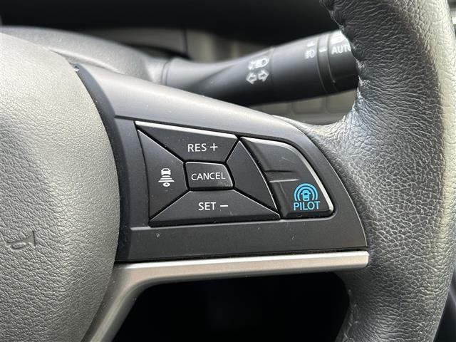 セレナ ハイウェイスター VセレクションII ワンオーナー 純正9インチメモリナビ(CD/DVD/SD/USB/Bluetooth)フルセグテレビ 純正フリップダウンモニター セーフティパックB プロパイロット(9枚目)