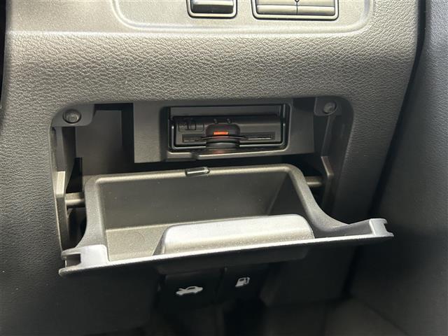 セレナ ハイウェイスター VセレクションII ワンオーナー 純正9インチメモリナビ(CD/DVD/SD/USB/Bluetooth)フルセグテレビ 純正フリップダウンモニター セーフティパックB プロパイロット(12枚目)