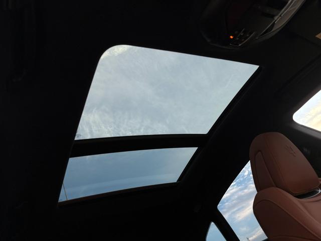 レヴァンテ グランスポーツ　パノラマＳＲ　ＶＯＳＳＥＮ２２インチＡＷ　イエローキャリパー　ローダウン　エアサス　スカイフックシステム　ＬＥＤヘッドライト　ブラウンレザー　ソフトクローズドア　アダプティブＣ　ＢＳＡ　ＣａｒＰｌａｙ（5枚目）