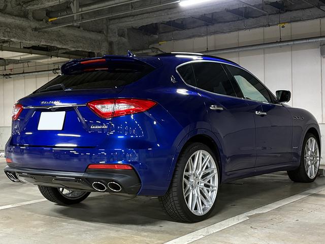 レヴァンテ グランスポーツ　パノラマＳＲ　ＶＯＳＳＥＮ２２インチＡＷ　イエローキャリパー　ローダウン　エアサス　スカイフックシステム　ＬＥＤヘッドライト　ブラウンレザー　ソフトクローズドア　アダプティブＣ　ＢＳＡ　ＣａｒＰｌａｙ（15枚目）