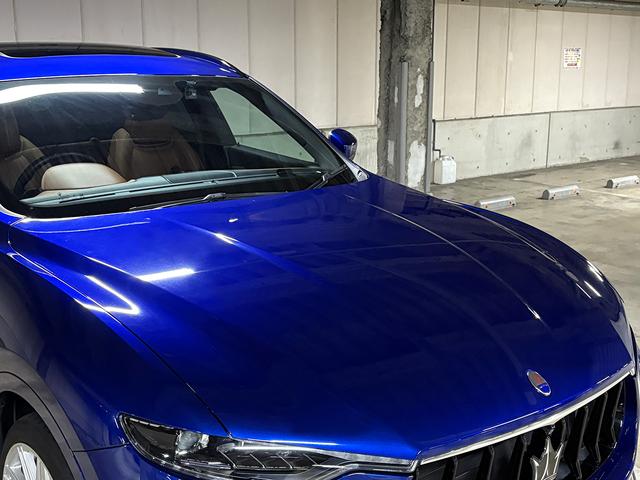 レヴァンテ グランスポーツ　パノラマＳＲ　ＶＯＳＳＥＮ２２インチＡＷ　イエローキャリパー　ローダウン　エアサス　スカイフックシステム　ＬＥＤヘッドライト　ブラウンレザー　ソフトクローズドア　アダプティブＣ　ＢＳＡ　ＣａｒＰｌａｙ（28枚目）