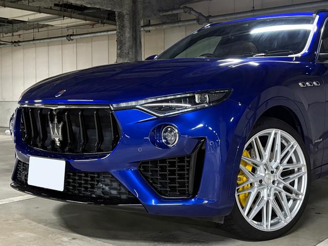 レヴァンテ グランスポーツ　パノラマＳＲ　ＶＯＳＳＥＮ２２インチＡＷ　イエローキャリパー　ローダウン　エアサス　スカイフックシステム　ＬＥＤヘッドライト　ブラウンレザー　ソフトクローズドア　アダプティブＣ　ＢＳＡ　ＣａｒＰｌａｙ（29枚目）