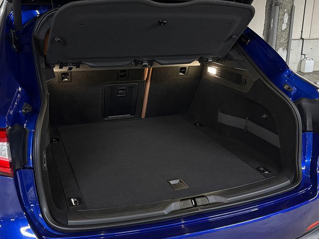 レヴァンテ グランスポーツ　パノラマＳＲ　ＶＯＳＳＥＮ２２インチＡＷ　イエローキャリパー　ローダウン　エアサス　スカイフックシステム　ＬＥＤヘッドライト　ブラウンレザー　ソフトクローズドア　アダプティブＣ　ＢＳＡ　ＣａｒＰｌａｙ（32枚目）