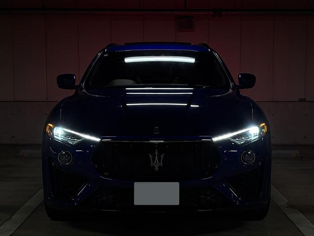 レヴァンテ グランスポーツ　パノラマＳＲ　ＶＯＳＳＥＮ２２インチＡＷ　イエローキャリパー　ローダウン　エアサス　スカイフックシステム　ＬＥＤヘッドライト　ブラウンレザー　ソフトクローズドア　アダプティブＣ　ＢＳＡ　ＣａｒＰｌａｙ（35枚目）