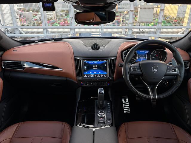 レヴァンテ グランスポーツ　パノラマＳＲ　ＶＯＳＳＥＮ２２インチＡＷ　イエローキャリパー　ローダウン　エアサス　スカイフックシステム　ＬＥＤヘッドライト　ブラウンレザー　ソフトクローズドア　アダプティブＣ　ＢＳＡ　ＣａｒＰｌａｙ（62枚目）