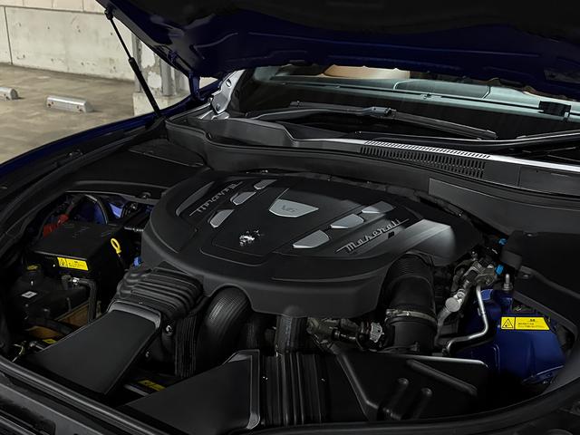 レヴァンテ グランスポーツ　パノラマＳＲ　ＶＯＳＳＥＮ２２インチＡＷ　イエローキャリパー　ローダウン　エアサス　スカイフックシステム　ＬＥＤヘッドライト　ブラウンレザー　ソフトクローズドア　アダプティブＣ　ＢＳＡ　ＣａｒＰｌａｙ（65枚目）