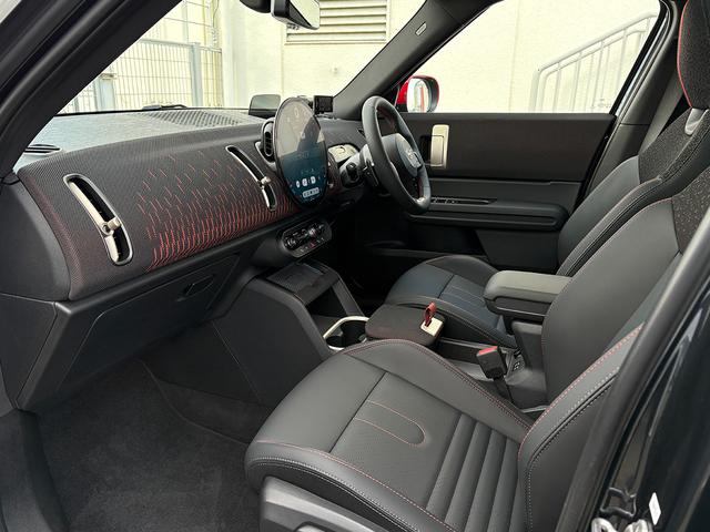ＭＩＮＩ ジョンクーパーワークス　カントリーマンオール４ＪＣＷ　パノラマＳＲ　Ｌパッケージ　ハーマンカードン　ＪＣＷ２０インチ　レッドキャリパー　コントラストルーフ　アダプティブＬＥＤヘッドライト　ＪＣＷスポーツシート　ステアリングヒーター　ヘッドアップＤ　新車保（43枚目）