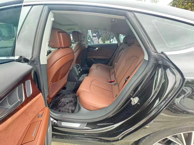 A7スポーツバック 3.0TFSIクワトロ 電動シート Bluetooth 4WD ETC ナビ パーキングアシスト リアエアコン レザーシート HDDナビ(11枚目)