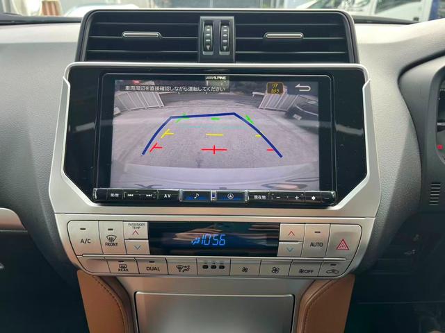 ランドクルーザープラド TX Lパッケージ 70thアニバーサリーリミテッド パートタイム4WD BTオーディオ LEDランプ オートエアコン 革シート スマートキー ETC キーレス クルーズコントロール ABS 横滑り防止装置 ルーフレール エアバッグ オートハイビーム(11枚目)