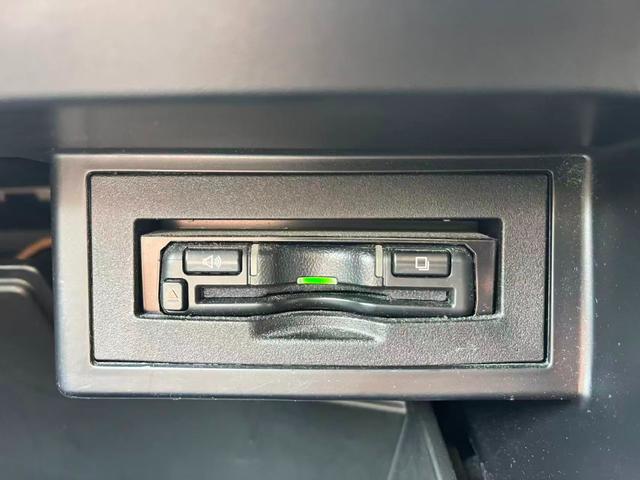 ランドクルーザープラド TX Lパッケージ 70thアニバーサリーリミテッド パートタイム4WD BTオーディオ LEDランプ オートエアコン 革シート スマートキー ETC キーレス クルーズコントロール ABS 横滑り防止装置 ルーフレール エアバッグ オートハイビーム(14枚目)