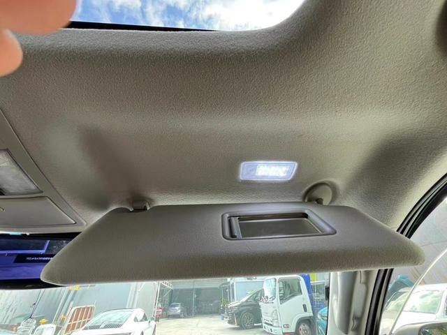 ランドクルーザープラド TX Lパッケージ 70thアニバーサリーリミテッド パートタイム4WD BTオーディオ LEDランプ オートエアコン 革シート スマートキー ETC キーレス クルーズコントロール ABS 横滑り防止装置 ルーフレール エアバッグ オートハイビーム(15枚目)