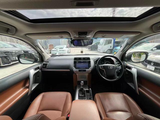 ランドクルーザープラド TX Lパッケージ 70thアニバーサリーリミテッド パートタイム4WD BTオーディオ LEDランプ オートエアコン 革シート スマートキー ETC キーレス クルーズコントロール ABS 横滑り防止装置 ルーフレール エアバッグ オートハイビーム(28枚目)