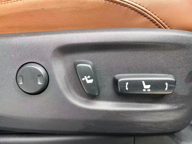 ランドクルーザープラド TX Lパッケージ 70thアニバーサリーリミテッド パートタイム4WD BTオーディオ LEDランプ オートエアコン 革シート スマートキー ETC キーレス クルーズコントロール ABS 横滑り防止装置 ルーフレール エアバッグ オートハイビーム(32枚目)