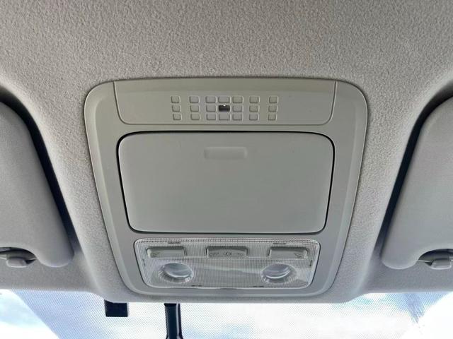 ノア ハイブリッドＸ　衝突安全ボディ　フルフラット　横滑り防止　エアバック　リアクーラー　パワーウィンドウ　ＬＥＤヘッド　キーフリー　ウォークスルー　ＥＴＣ車載器　盗難防止システム　スマートキー　パワステ　三列シート（19枚目）