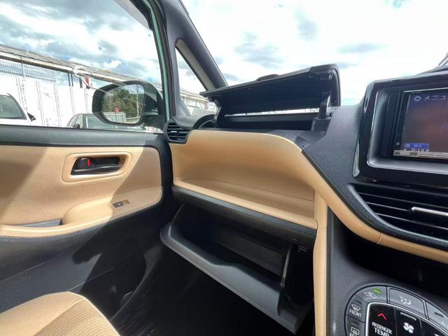 ノア ハイブリッドＸ　衝突安全ボディ　フルフラット　横滑り防止　エアバック　リアクーラー　パワーウィンドウ　ＬＥＤヘッド　キーフリー　ウォークスルー　ＥＴＣ車載器　盗難防止システム　スマートキー　パワステ　三列シート（25枚目）