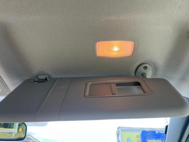 ノア ハイブリッドＸ　衝突安全ボディ　フルフラット　横滑り防止　エアバック　リアクーラー　パワーウィンドウ　ＬＥＤヘッド　キーフリー　ウォークスルー　ＥＴＣ車載器　盗難防止システム　スマートキー　パワステ　三列シート（32枚目）