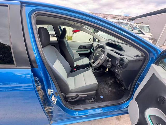 アクア S BLUETOOTH キーレスエントリ 安全ボディ オートエアコン デュアルエアバック ESC パワーウィンドウ SRS パワーステアリング ABS アイストップ(13枚目)