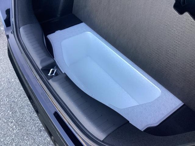 フィット ＲＳ　元デモカー　ＡＷ　メモリーナビ　コーナーセンサー　イモビライザー　地デジフルセグ　リアカメラ　ＬＥＤヘッドライト　アイドリングストップ　エアコン　ＥＴＣ車載器　キーレス　スマートキー　禁煙　ＡＢＳ（19枚目）