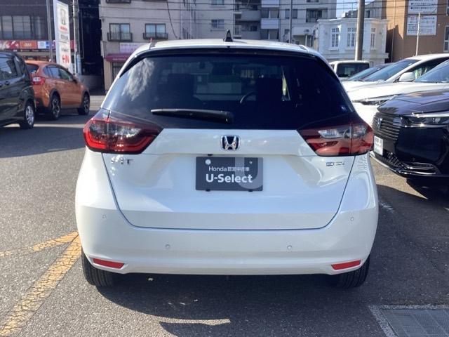 フィット ｅ：ＨＥＶホーム　ホンダセンシング　ホンダコネクトナビ＆Ｒカメラ　ドラレコ　サイドエアバック　ＥＴＣ　フルオートエアコン　前後誤発進抑制機能　クリソナ　助手席エアバッグ　運転席エアバッグ　１オナ　アイドリングストップ（3枚目）