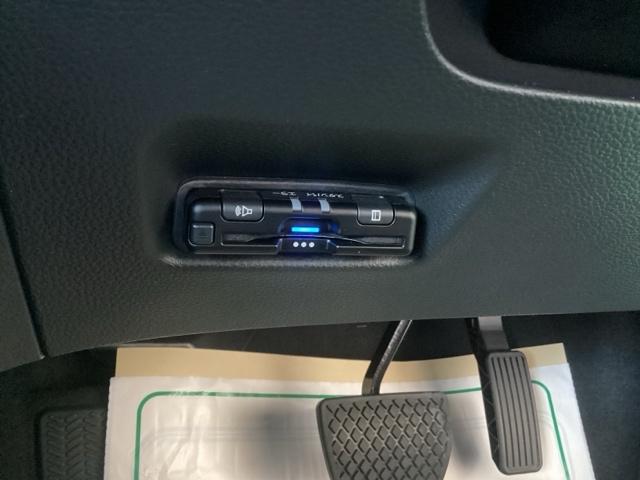 フィット ｅ：ＨＥＶホーム　ホンダセンシング　ホンダコネクトナビ＆Ｒカメラ　ドラレコ　サイドエアバック　ＥＴＣ　フルオートエアコン　前後誤発進抑制機能　クリソナ　助手席エアバッグ　運転席エアバッグ　１オナ　アイドリングストップ（14枚目）