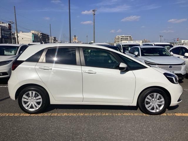 フィット ｅ：ＨＥＶホーム　ホンダセンシング　ホンダコネクトナビ＆Ｒカメラ　ドラレコ　サイドエアバック　ＥＴＣ　フルオートエアコン　前後誤発進抑制機能　クリソナ　助手席エアバッグ　運転席エアバッグ　１オナ　アイドリングストップ（26枚目）