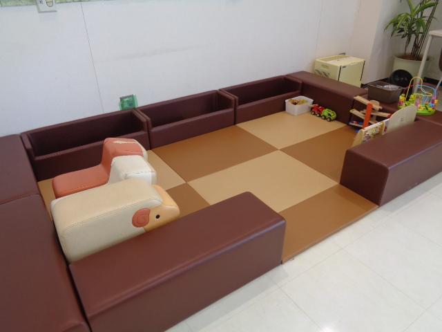 フィット ｅ：ＨＥＶホーム　ホンダセンシング　ホンダコネクトナビ＆Ｒカメラ　ドラレコ　サイドエアバック　ＥＴＣ　フルオートエアコン　前後誤発進抑制機能　クリソナ　助手席エアバッグ　運転席エアバッグ　１オナ　アイドリングストップ（36枚目）