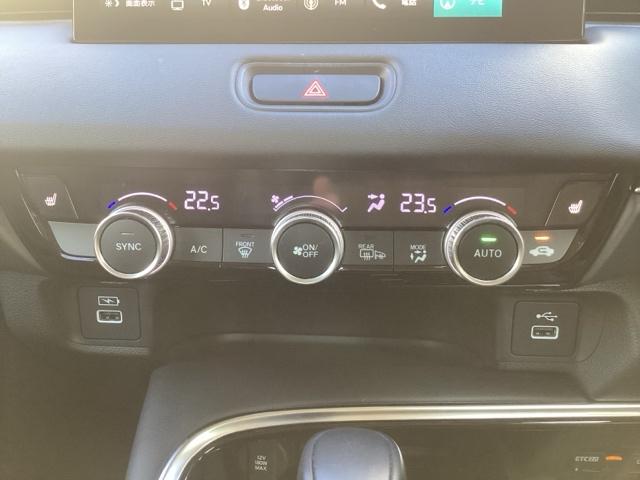 ヴェゼル e:HEVZ ホンダセンシング ホンダコネクトディスプレイ&マルチビューカメラ ドラレコ サイドエアバック ETC フルオートエアコン 盗難防止装置 Rカメラ 記録簿 フルセグテレビ スマ-トキ- Pセンサー 禁煙(10枚目)