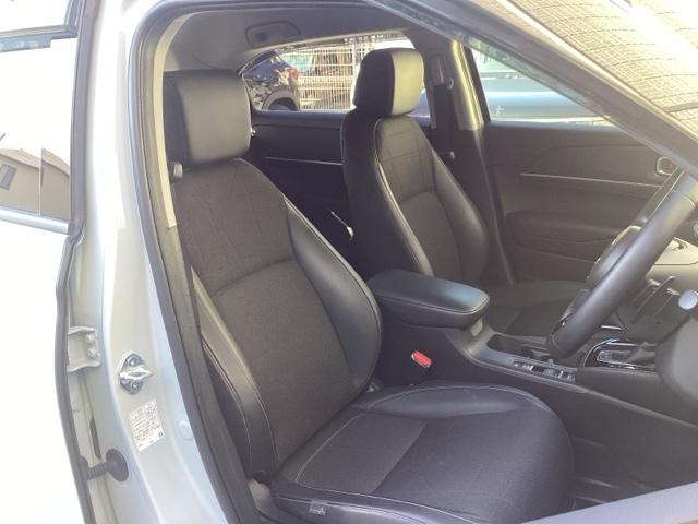 ヴェゼル e:HEVZ ホンダセンシング ホンダコネクトディスプレイ&マルチビューカメラ ドラレコ サイドエアバック ETC フルオートエアコン 盗難防止装置 Rカメラ 記録簿 フルセグテレビ スマ-トキ- Pセンサー 禁煙(22枚目)