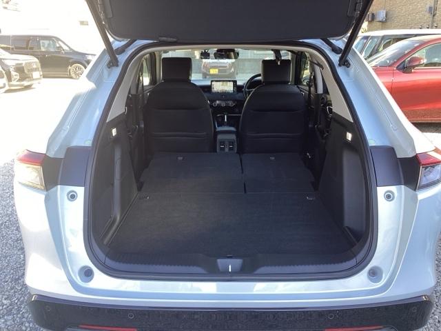 ヴェゼル e:HEVZ ホンダセンシング ホンダコネクトディスプレイ&マルチビューカメラ ドラレコ サイドエアバック ETC フルオートエアコン 盗難防止装置 Rカメラ 記録簿 フルセグテレビ スマ-トキ- Pセンサー 禁煙(27枚目)