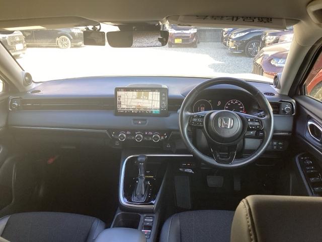 ヴェゼル e:HEVZ ホンダセンシング ホンダコネクトディスプレイ&マルチビューカメラ ドラレコ サイドエアバック ETC フルオートエアコン 盗難防止装置 Rカメラ 記録簿 フルセグテレビ スマ-トキ- Pセンサー 禁煙(29枚目)