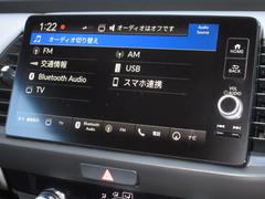 ナビゲーションはホンダコネクトディスプレイを装着しております。ＡＭ、ＦＭ、Ｂｌｕｅｔｏｏｔｈ、フルセグＴＶがご使用いただけます。初めて訪れた場所でも道に迷わず安心ですね！ 5