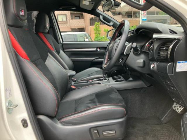 ハイラックス ４ＷＤ　Ｚ　ＧＲスポーツ　ディスプレイオーディオ＋ナビ８インチ／トヨタセーフティセンス／パノラミックビューモニター／車線逸脱防止支援システム／シート　ハーフレザー／パーキングアシスト　バックガイド　衝突被害軽減システム　４ＷＤ（4枚目）