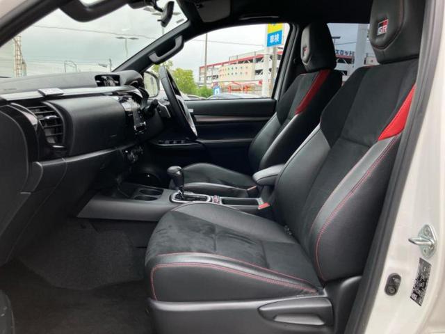 ハイラックス ４ＷＤ　Ｚ　ＧＲスポーツ　ディスプレイオーディオ＋ナビ８インチ／トヨタセーフティセンス／パノラミックビューモニター／車線逸脱防止支援システム／シート　ハーフレザー／パーキングアシスト　バックガイド　衝突被害軽減システム　４ＷＤ（6枚目）