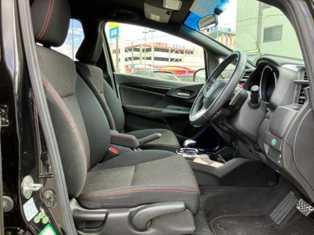 フィットハイブリッド ハイブリッド・Ｓパッケージ　新品タイヤ／ディスプレイオーディオ＋ナビ／パーキングアシスト　バックガイド／Ｂｌｕｅｔｏｏｔｈ接続／ＨＤＭＩ接続／ＥＴＣ／ＥＢＤ付ＡＢＳ／横滑り防止装置／アイドリングストップ　バックカメラ（4枚目）