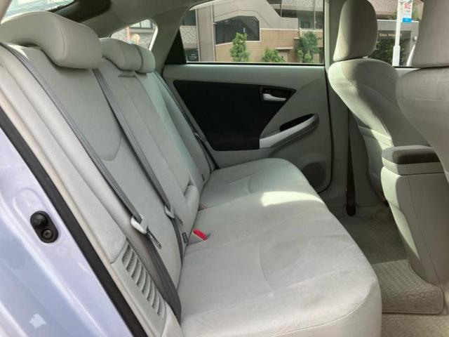 プリウス S 新品タイヤ/純正 SDナビ/ETC/EBD付ABS/横滑り防止装置/アイドリングストップ/ワンセグTV/DVD/エアバッグ 運転席/エアバッグ 助手席/エアバッグ サイド DVD再生 盗難防止装置(5枚目)