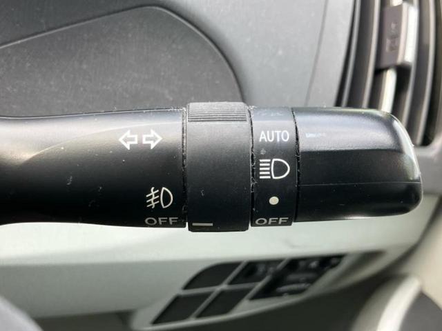 プリウス S 新品タイヤ/純正 SDナビ/ETC/EBD付ABS/横滑り防止装置/アイドリングストップ/ワンセグTV/DVD/エアバッグ 運転席/エアバッグ 助手席/エアバッグ サイド DVD再生 盗難防止装置(15枚目)