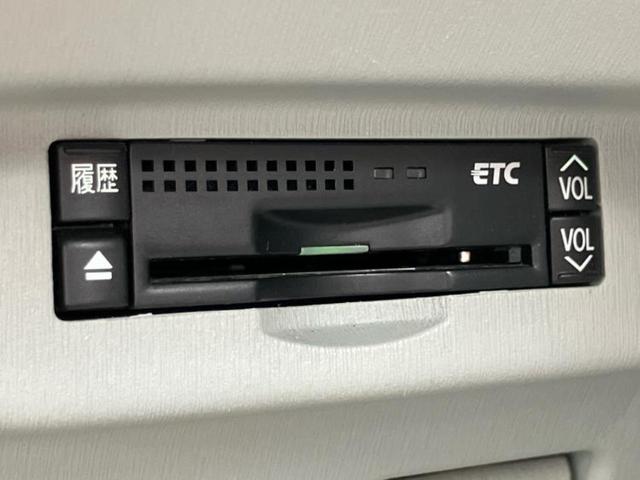 プリウス S 新品タイヤ/純正 SDナビ/ETC/EBD付ABS/横滑り防止装置/アイドリングストップ/ワンセグTV/DVD/エアバッグ 運転席/エアバッグ 助手席/エアバッグ サイド DVD再生 盗難防止装置(18枚目)